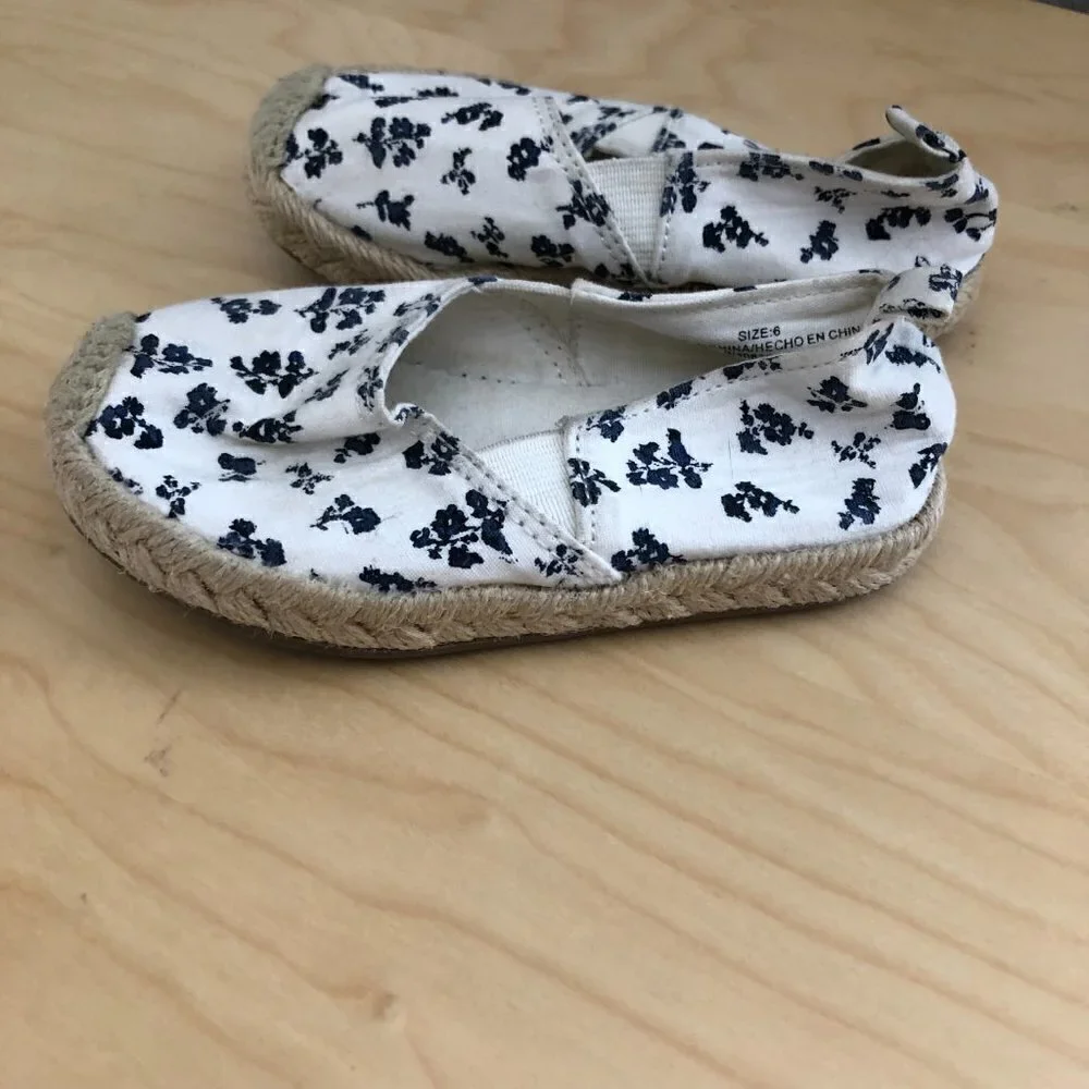 Baby Gap Slip On Espadrille Flats Toddler size 6T White & Black Floral